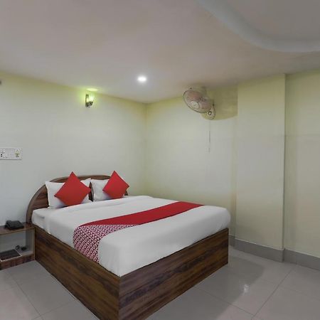 Oyo 72139 Rishi Satsang Bhawan Hotel Vrindāvan Екстериор снимка