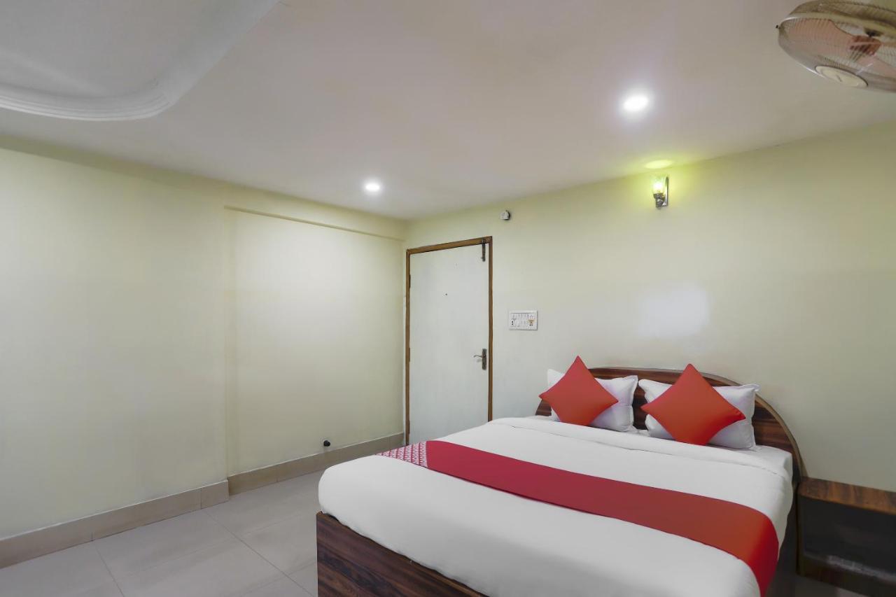 Oyo 72139 Rishi Satsang Bhawan Hotel Vrindāvan Екстериор снимка