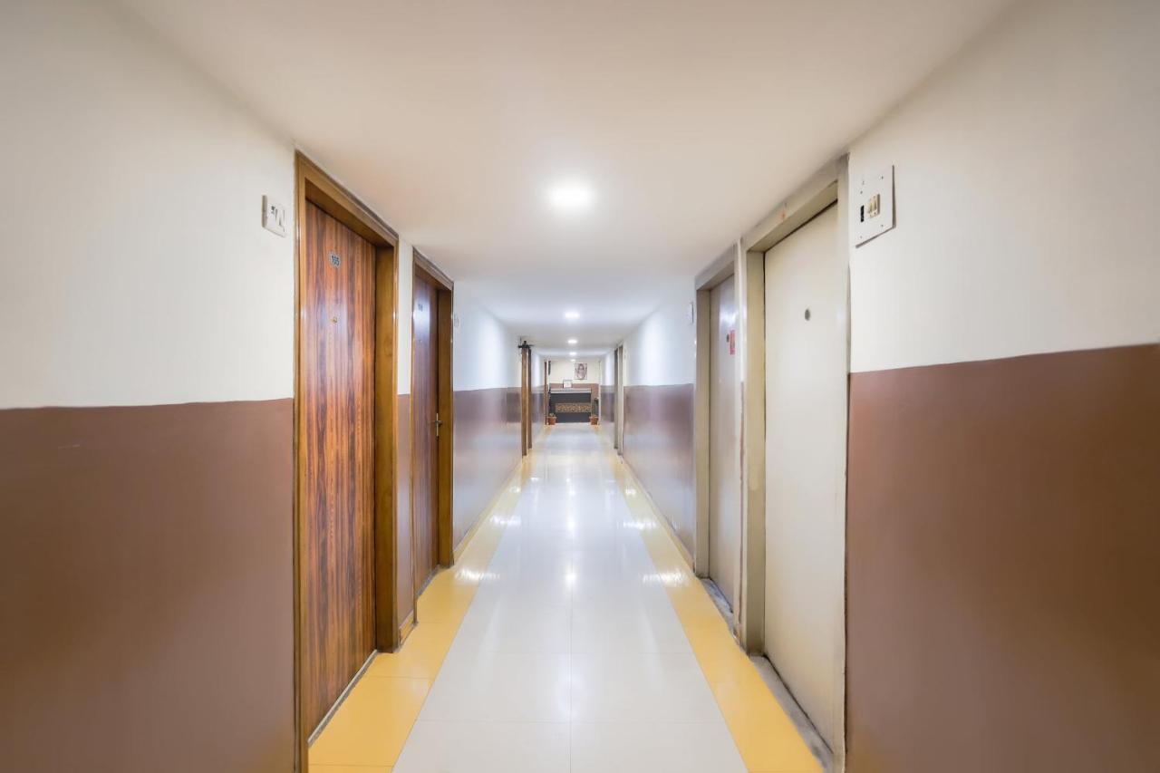 Oyo 72139 Rishi Satsang Bhawan Hotel Vrindāvan Екстериор снимка